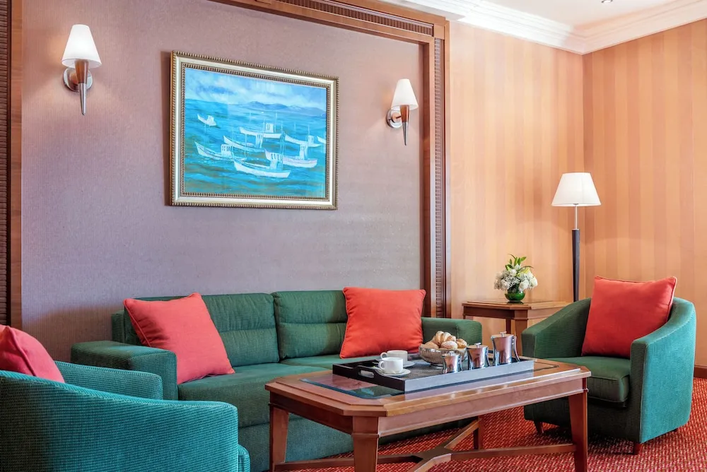 Executive Suite - Free daily shuttle bus to Yas attractions, Yas Mall and Grand Mosque