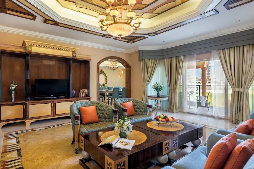 Four Bedroom Villa - Free daily shuttle bus to Yas attractions, Yas Mall and Grand Mosque