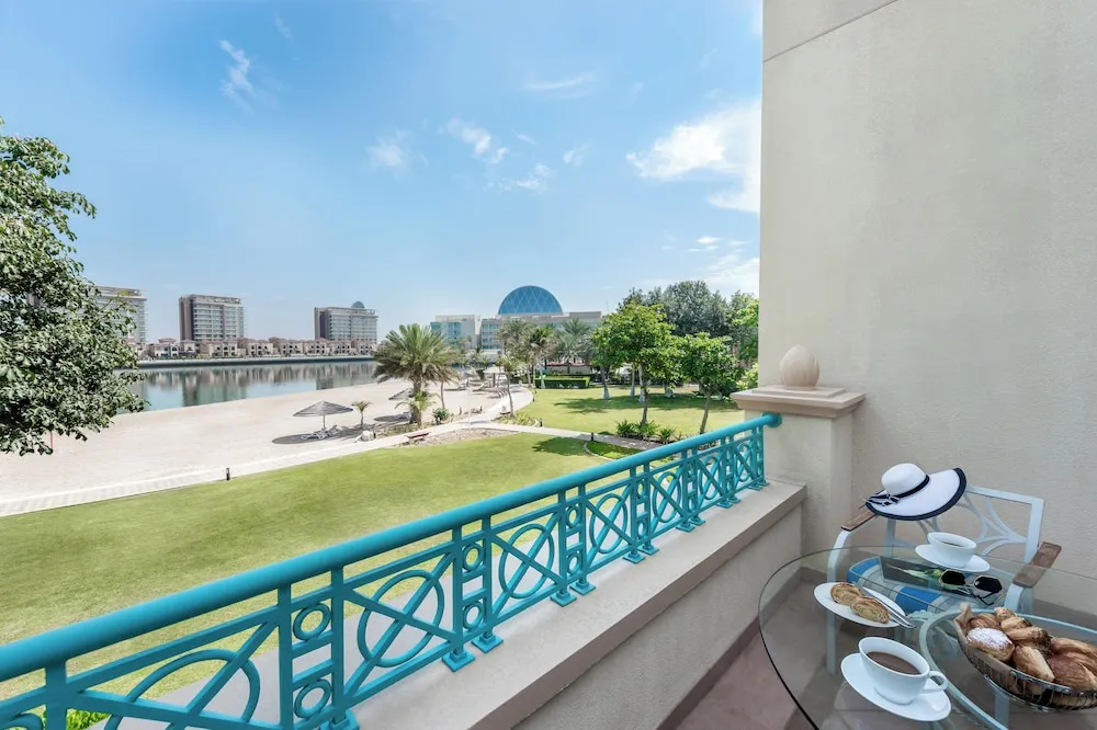 Four Bedroom Villa - Free daily shuttle bus to Yas attractions, Yas Mall and Grand Mosque