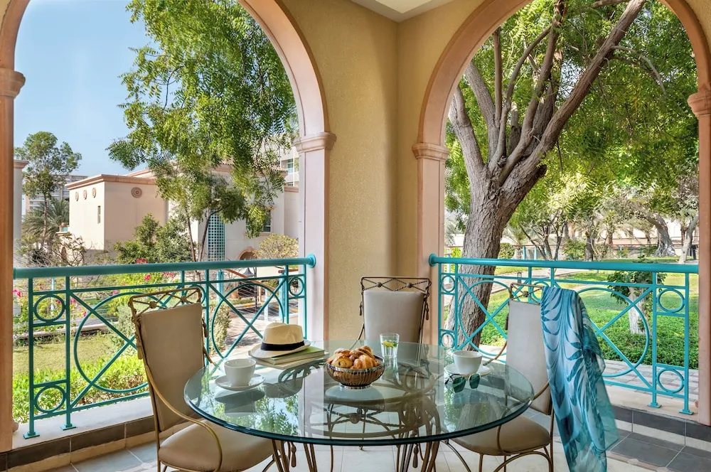Three Bedroom Villa - Free daily shuttle bus to Yas attractions, Yas Mall and Grand Mosque