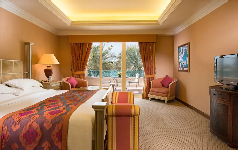 Three Bedroom Villa - Free daily shuttle bus to Yas attractions, Yas Mall and Grand Mosque