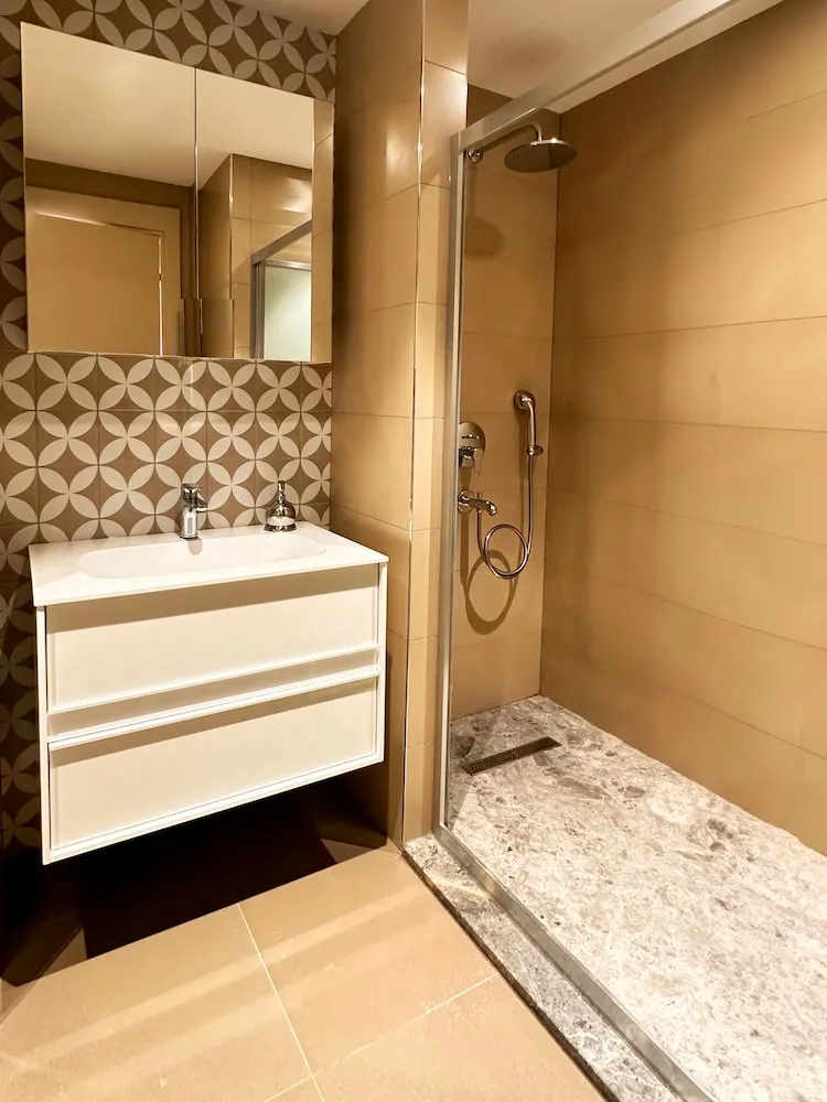 Comfort Süit, Sadece kadınlar için