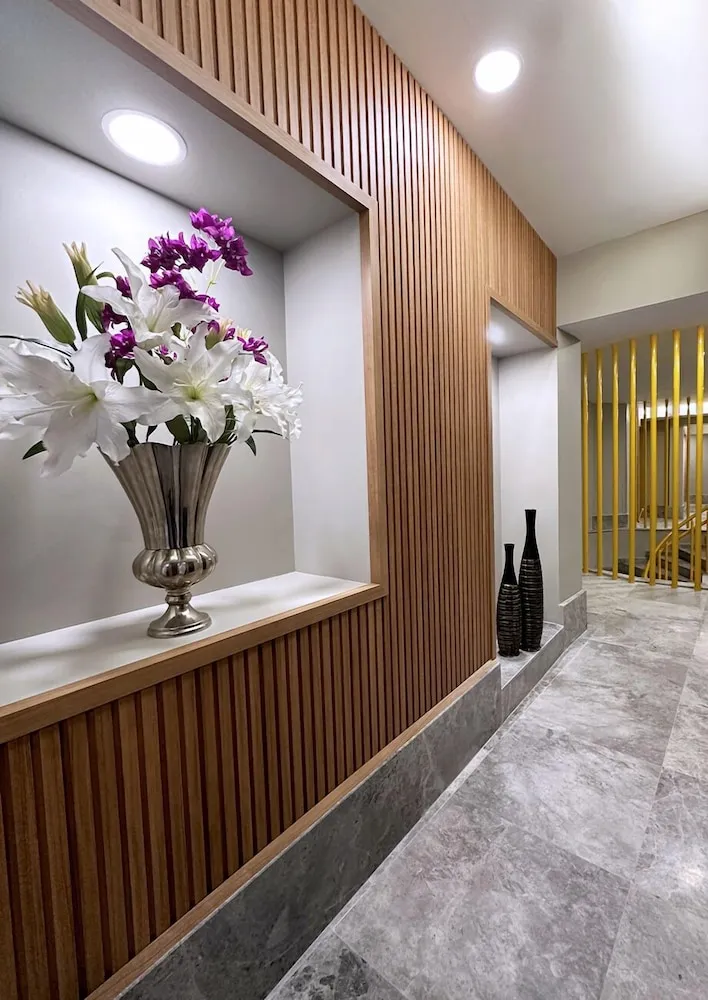 Frezya - Exclusively Women Hotel