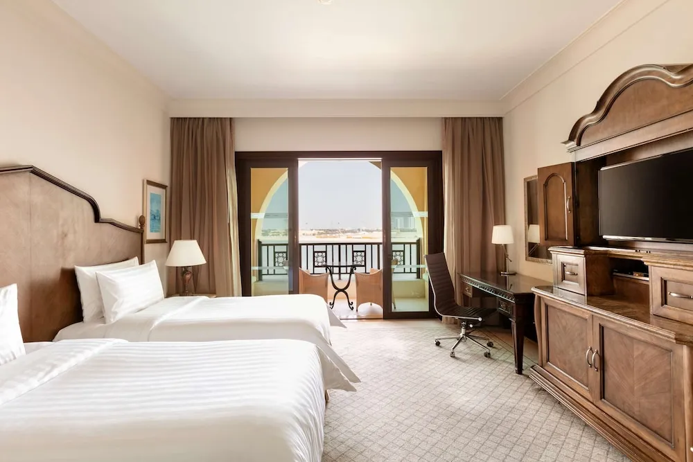 Horizon Club Deluxe Twin with Lounge Access and Free Breakfast