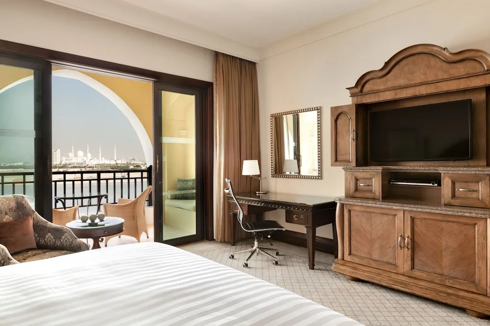 Horizon Club Deluxe Twin with Lounge Access and Free Breakfast