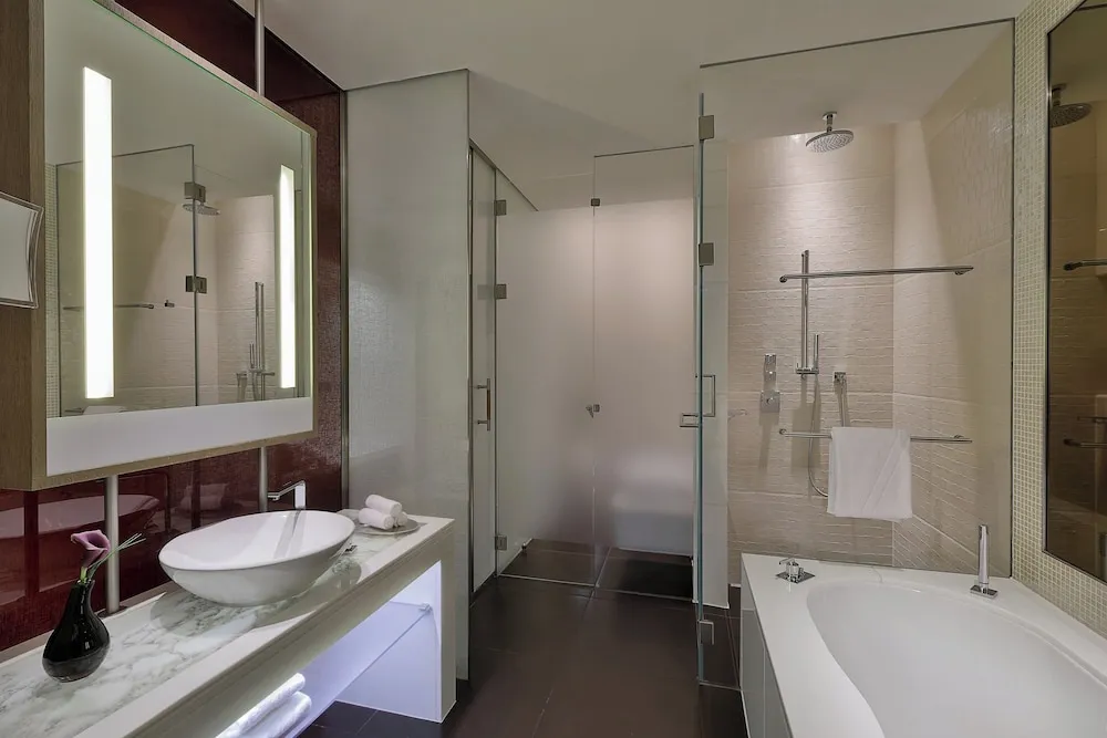 Wonderful Room, 1 King Bed, Balcony with Complimentary Yas Beach Transfer and Access