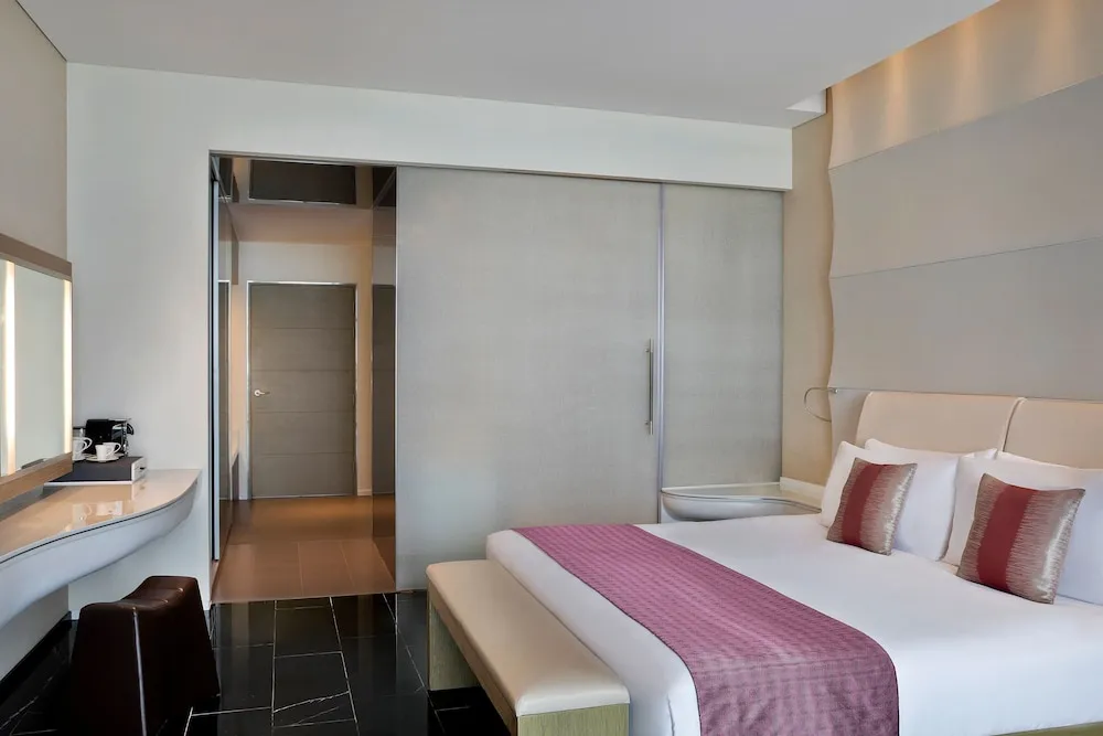 Connecting Wonderful Room with View, with Complimentary Yas Beach Transfer and Access