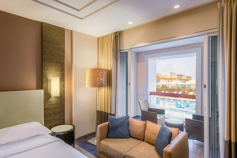 Premium Oda, 1 En Büyük (King) Boy Yatak, Sigara İçilebilir, Balkon