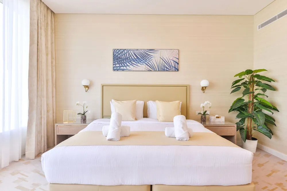 Deluxe 1BR Suite with Sea View