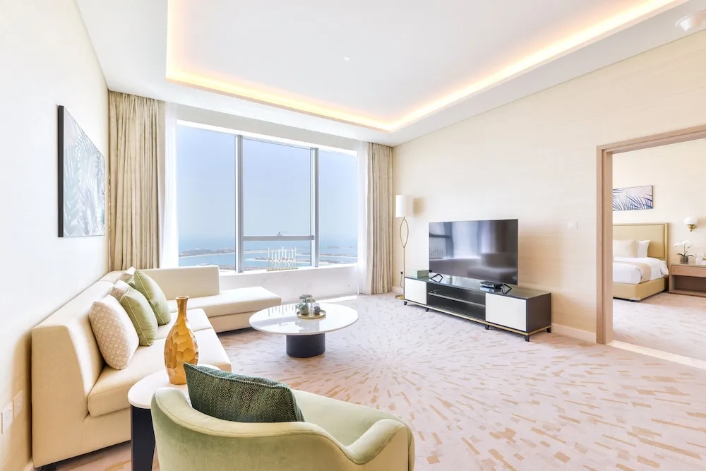 Deluxe 1BR Suite with Sea View