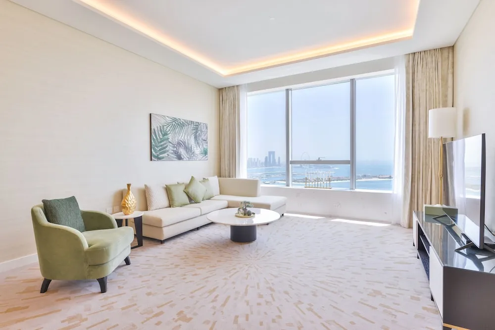 Deluxe 1BR Suite with Sea View