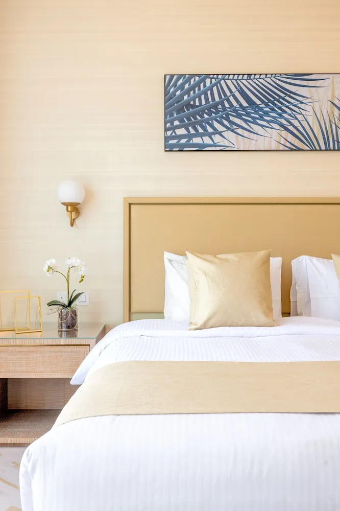 Deluxe 1BR Suite with Sea View