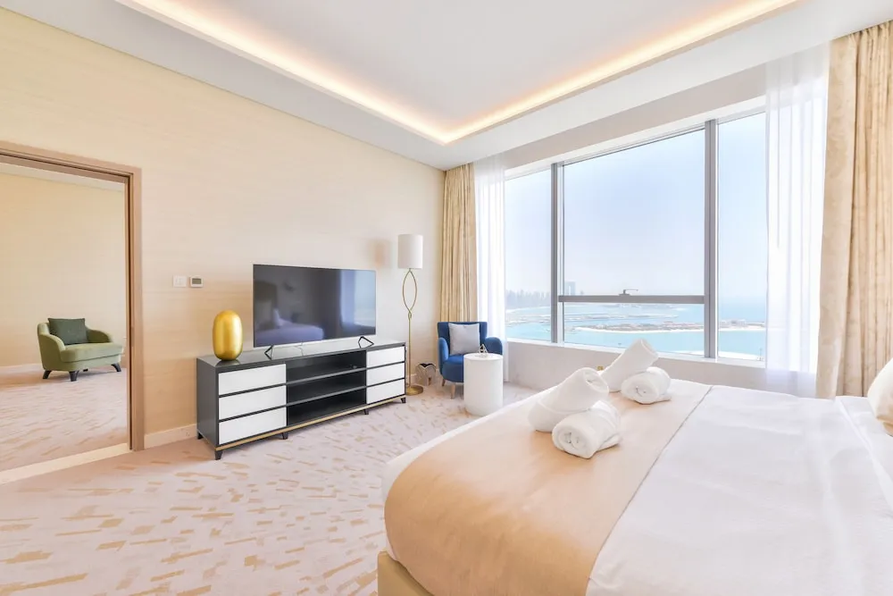Deluxe 1BR Suite with Sea View