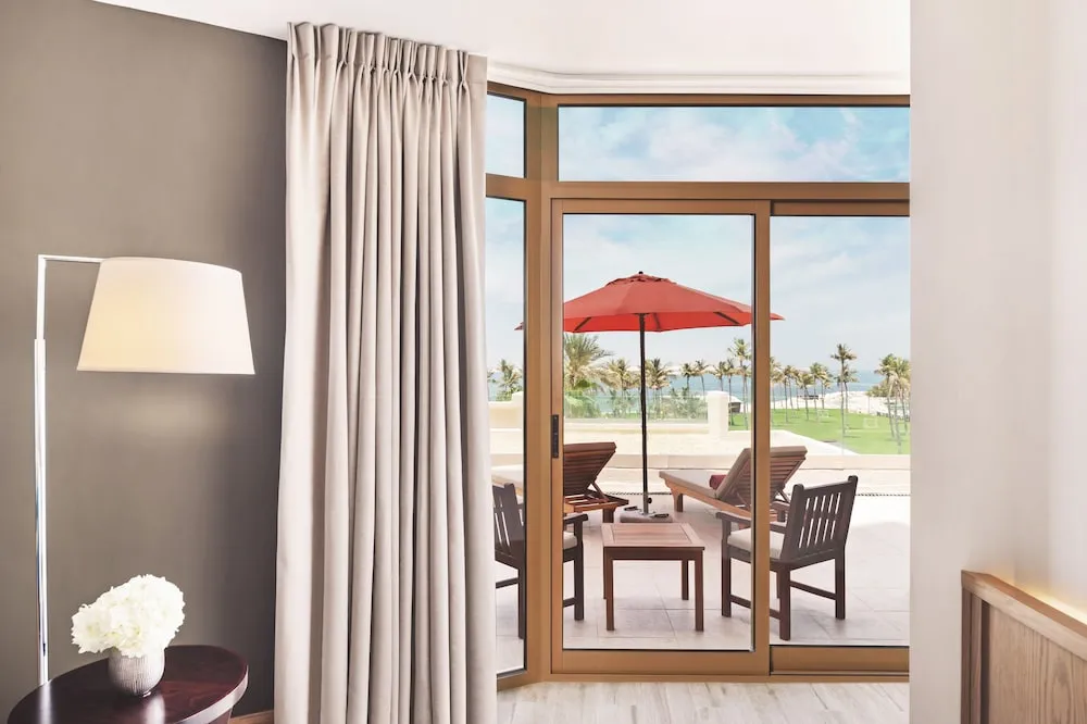 Cabana Room with Pool, Beach, Splash Park Access & Free Shuttle to Shopping Malls