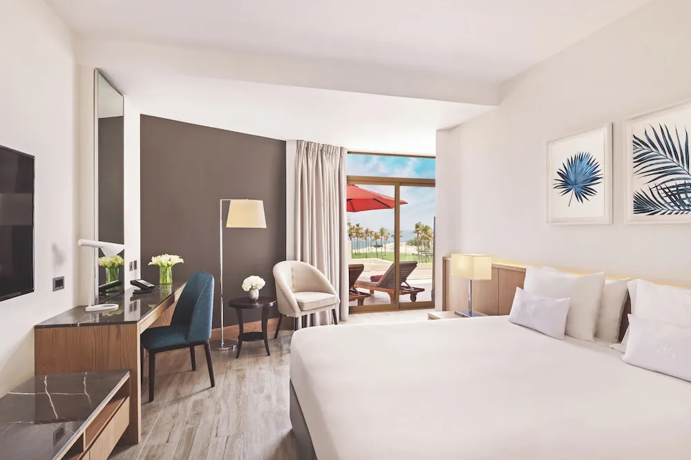 Cabana Room with Pool, Beach, Splash Park Access & Free Shuttle to Shopping Malls