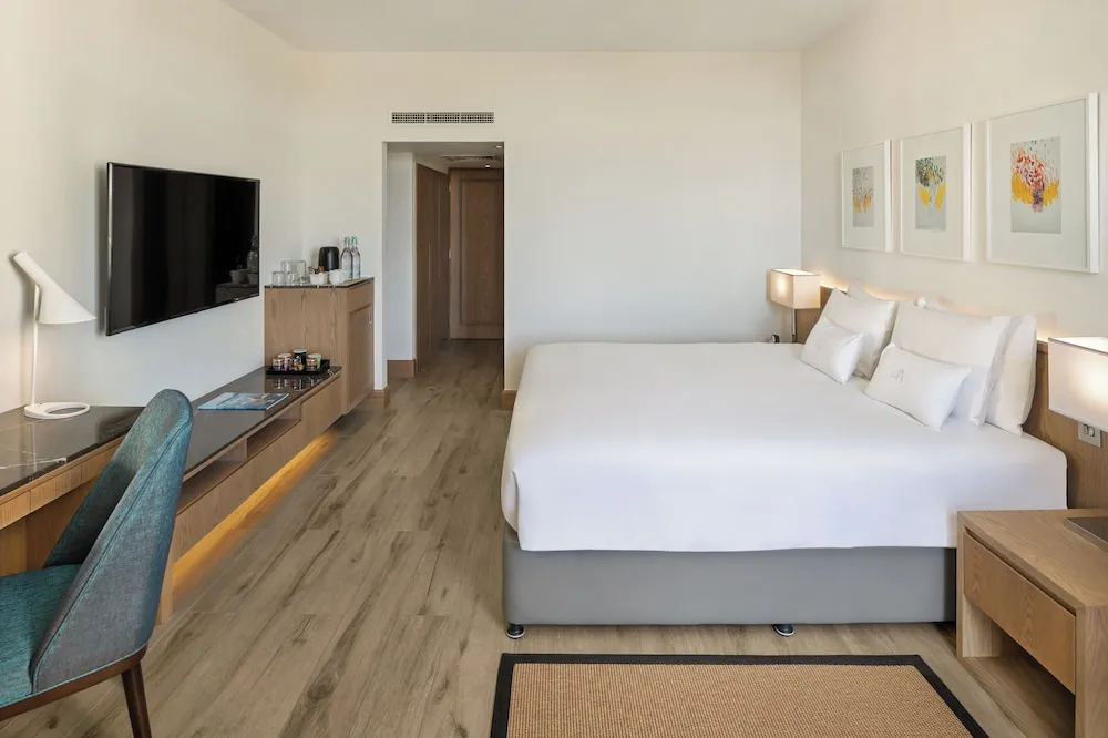 Deluxe Sea View Splash Park, Beach Access & Free Shuttle to Shopping Malls