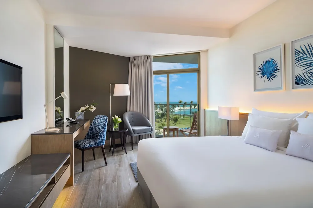 Deluxe Sea View Splash Park, Beach Access & Free Shuttle to Shopping Malls