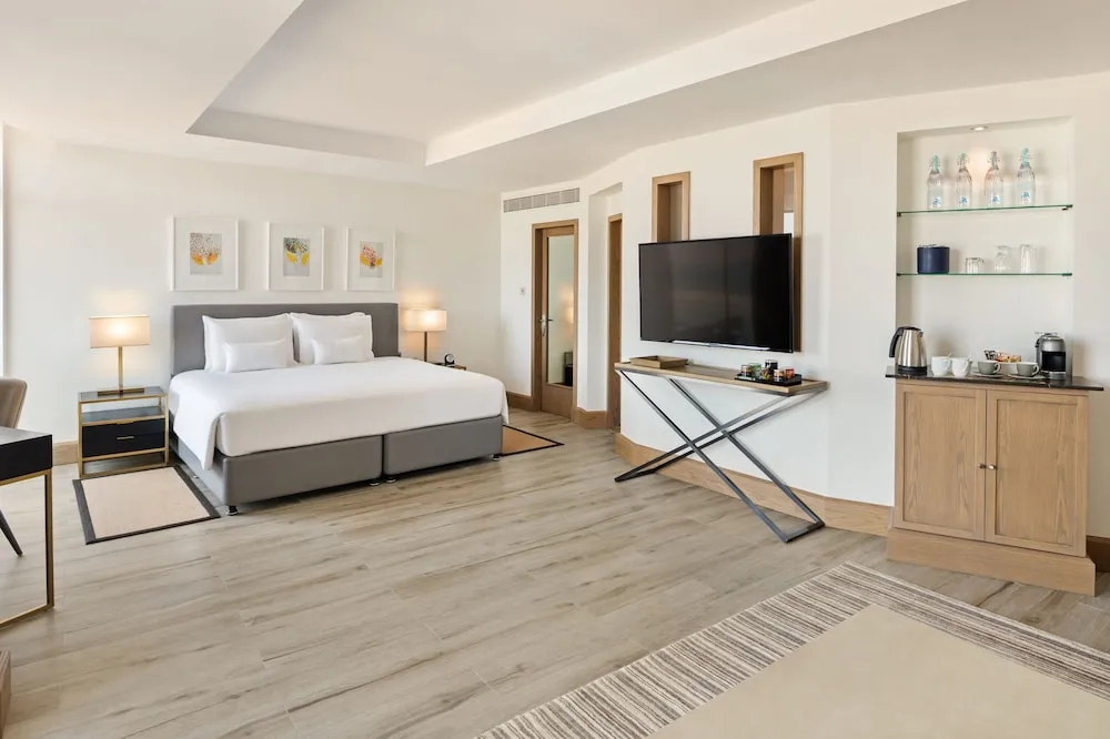Resort View Junior Suite with Free Breakfast and Peacock Lounge Access with Free Shuttle to Malls