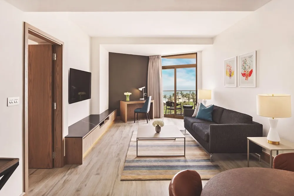 Sea View One Bedroom Suite with Free Breakfast and Peacock Lounge Access with Free Shuttle to Malls