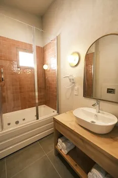 Nephos Hotel