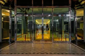 Le Méridien Mina Seyahi Beach Resort & Waterpark