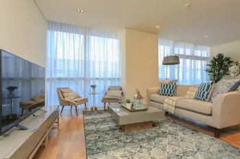 Driven Holiday Homes - City Walk 22