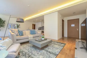 Driven Holiday Homes - City Walk 22