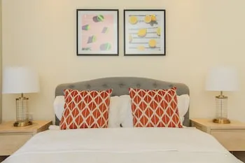 Driven Holiday Homes - City Walk 22