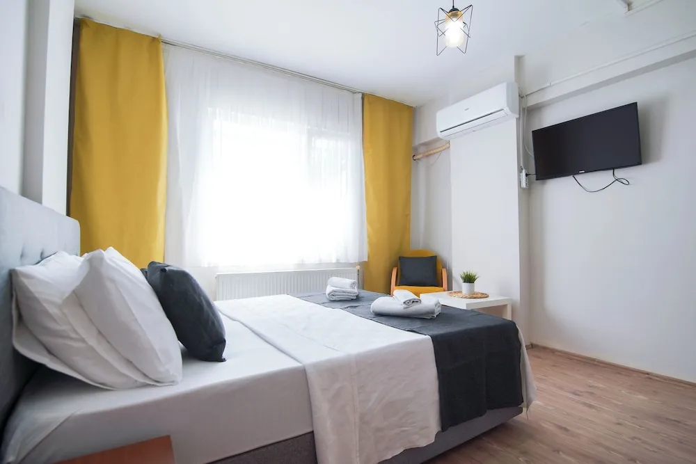 Economy Tek Büyük veya İki Ayrı Yataklı Oda, Avlu Manzaralı