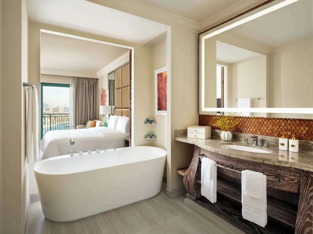 Imperial Club King Room - Palm View