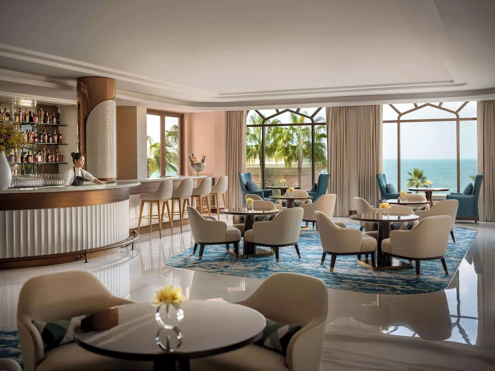Imperial Club Queen Room - Palm View