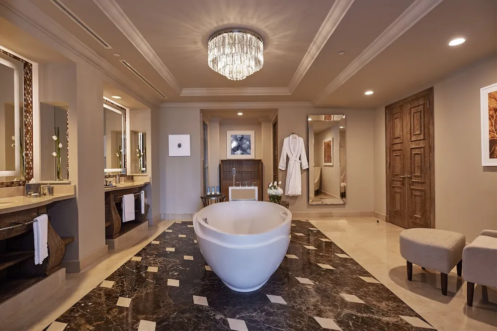 2 Bedroom Regal Suite - includes Club access