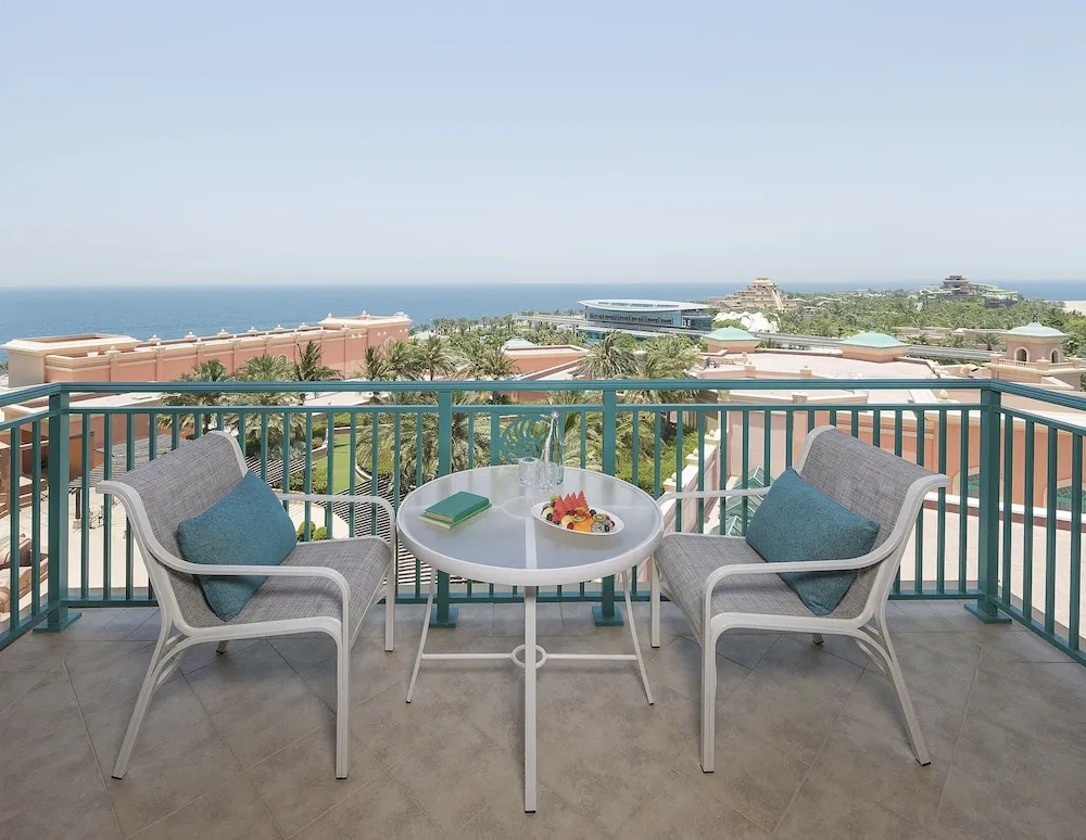 2 Bedroom Skyline Suite - includes Club access