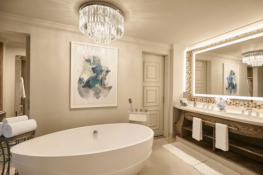 2 Bedroom Skyline Suite - includes Club access