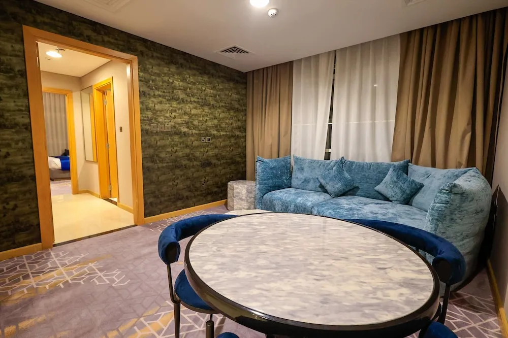 Süit, 1 En Büyük (King) Boy Yatak, Sigara İçilmez (with Sofabed)