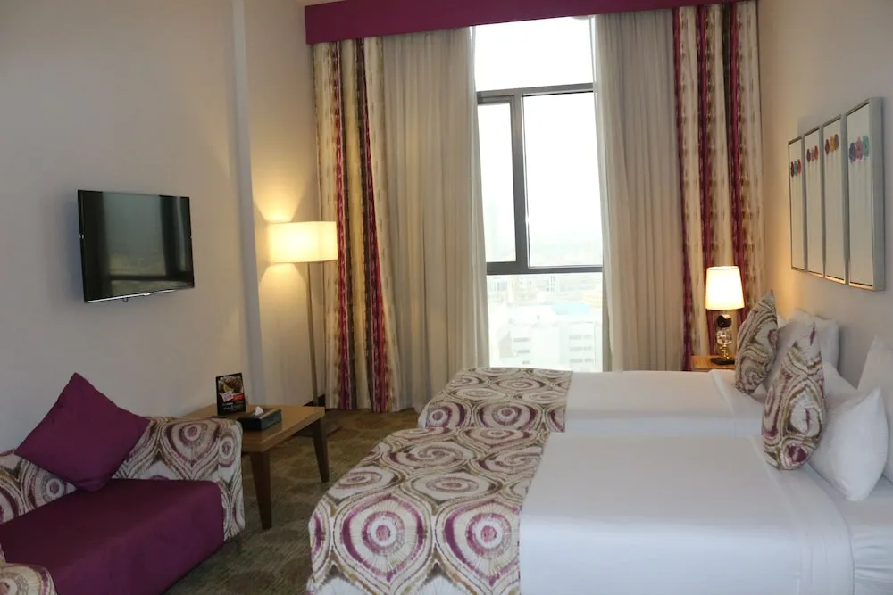 Süit, Birden Çok Yatak, Sigara İçilmez (1 King and 2 Single Beds)