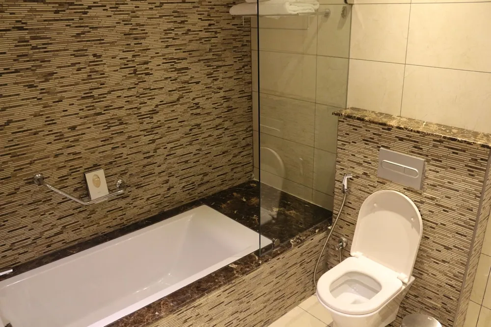 Süit, Birden Çok Yatak, Sigara İçilmez (1 King and 2 Single Beds)