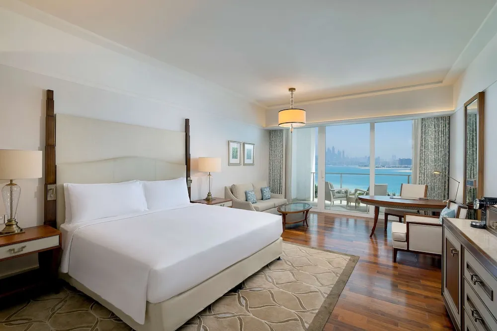 KING ACCESSIBLE SUPERIOR ROOM