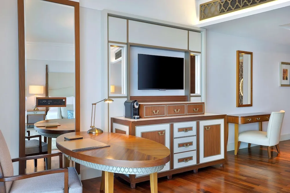 KING SUPERIOR ROOM