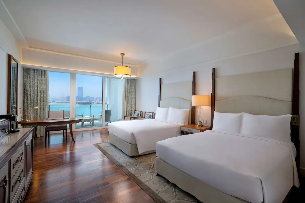 Club Two Queen Room with Sea View