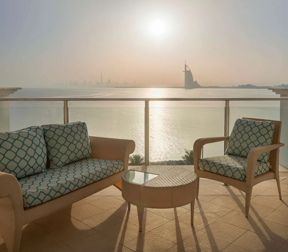 Club Two Queen Room with Sea View