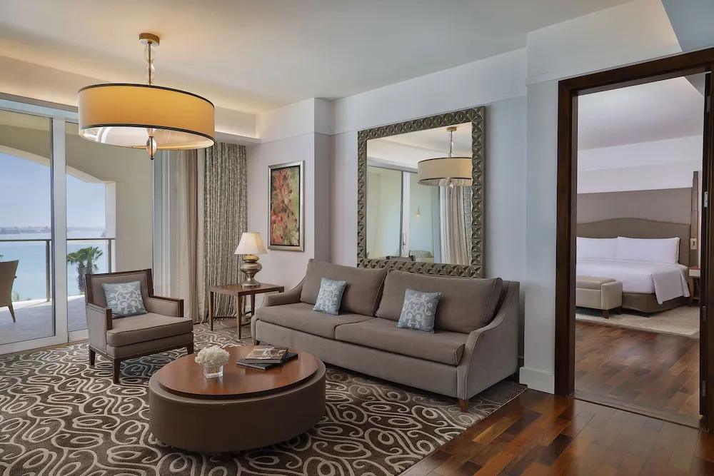 Deluxe King Suite with Sea View