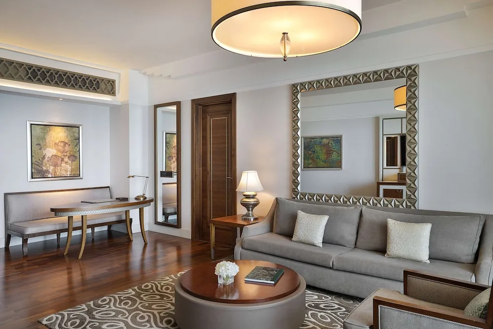 Deluxe King Suite with Sea View