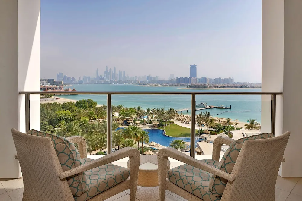 Deluxe King Suite with Sea View