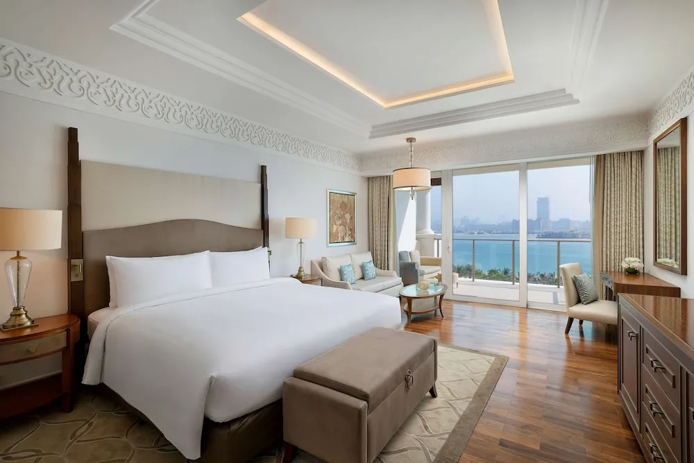 Deluxe King Suite with Sea View