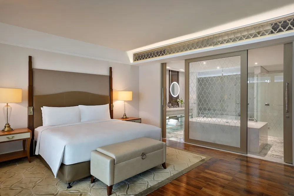 Deluxe King Suite with Sea View