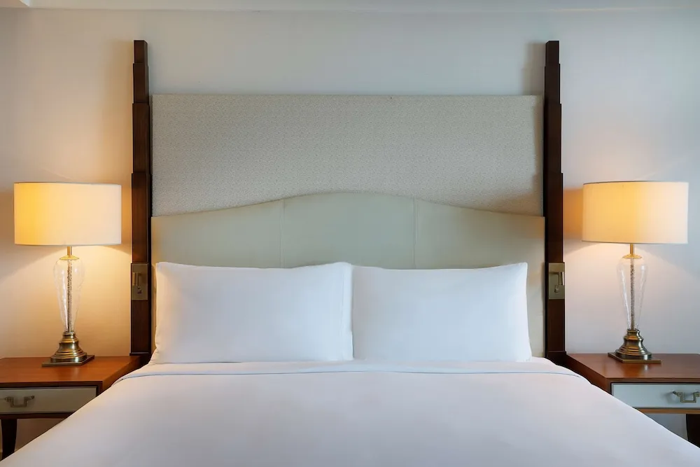 Deluxe King Suite with Sea View