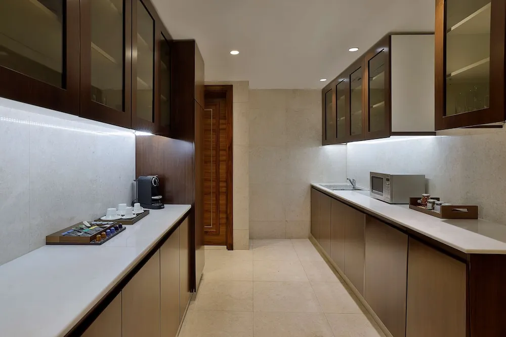 CHAIRMAN SUITE