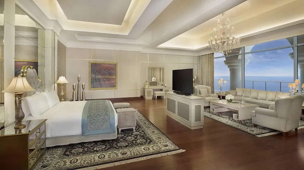 ROYAL SUITE