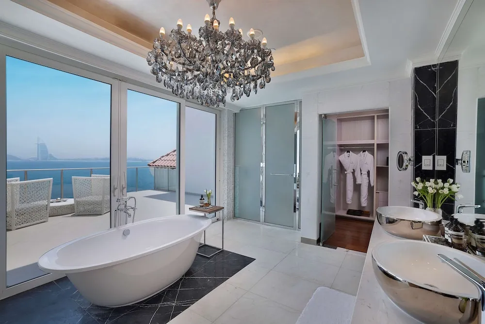 ROYAL SUITE